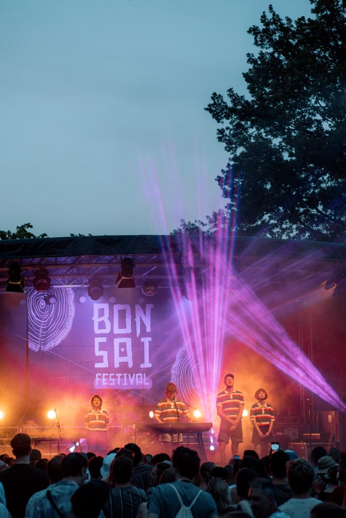 Beleuchtete Bonsai-Bühne